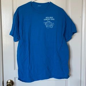 blue t shirt